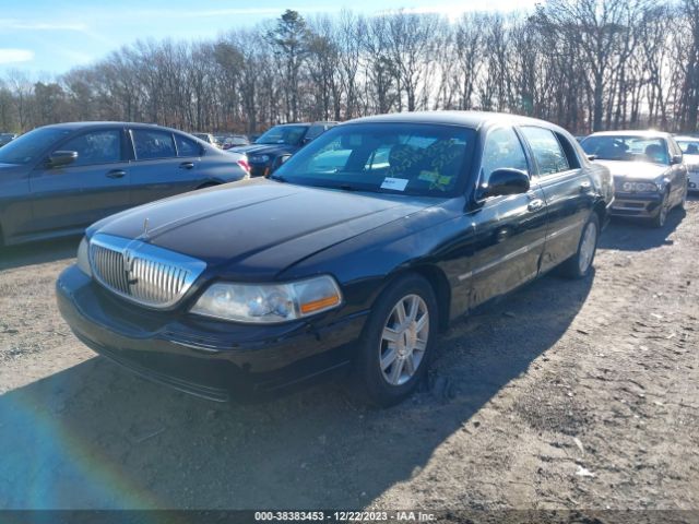 Photo 1 VIN: 2LNBL8EVXAX752757 - LINCOLN TOWN CAR 