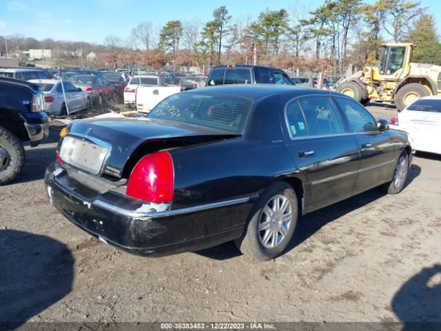 Photo 3 VIN: 2LNBL8EVXAX752757 - LINCOLN TOWN CAR 