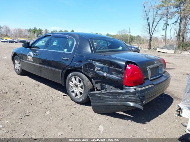 Photo 2 VIN: 2LNBL8EVXBX761878 - LINCOLN TOWN CAR 