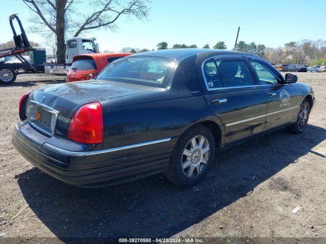 Photo 3 VIN: 2LNBL8EVXBX761878 - LINCOLN TOWN CAR 