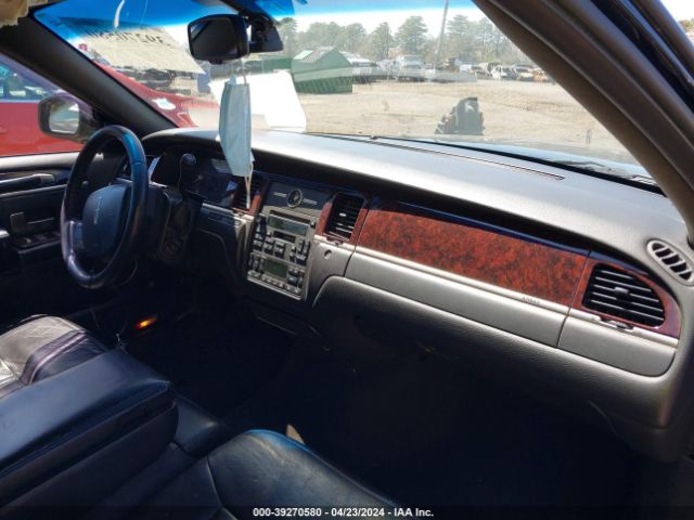 Photo 4 VIN: 2LNBL8EVXBX761878 - LINCOLN TOWN CAR 