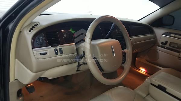 Photo 10 VIN: 2LNBL8EWXBX763610 - LINCOLN TOWN 