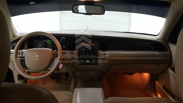 Photo 14 VIN: 2LNBL8EWXBX763610 - LINCOLN TOWN 