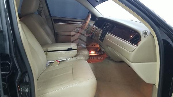 Photo 25 VIN: 2LNBL8EWXBX763610 - LINCOLN TOWN 