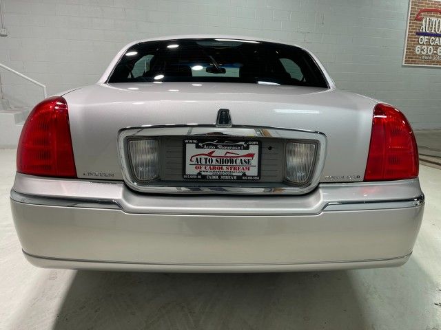 Photo 4 VIN: 2LNBL8FV7BX762520 - LINCOLN TOWN CAR 