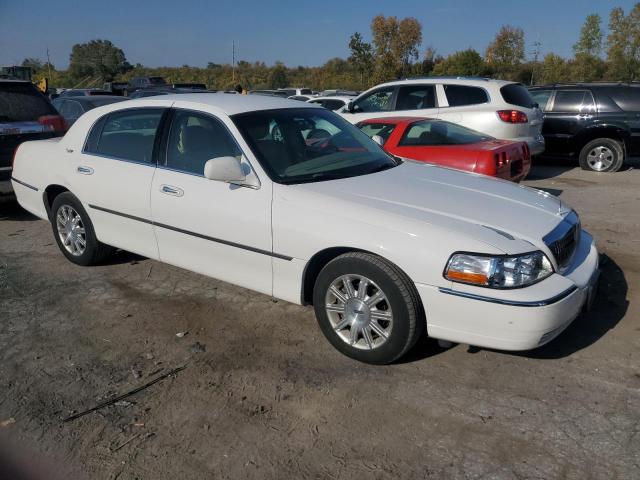 Photo 3 VIN: 2LNHM82V08X632939 - LINCOLN TOWN CAR S 