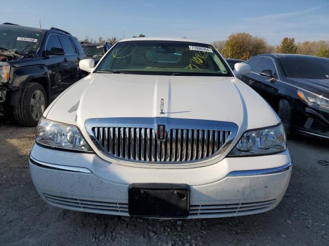 Photo 4 VIN: 2LNHM82V08X632939 - LINCOLN TOWN CAR S 