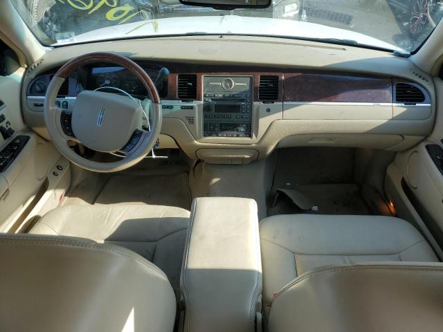 Photo 7 VIN: 2LNHM82V08X632939 - LINCOLN TOWN CAR S 