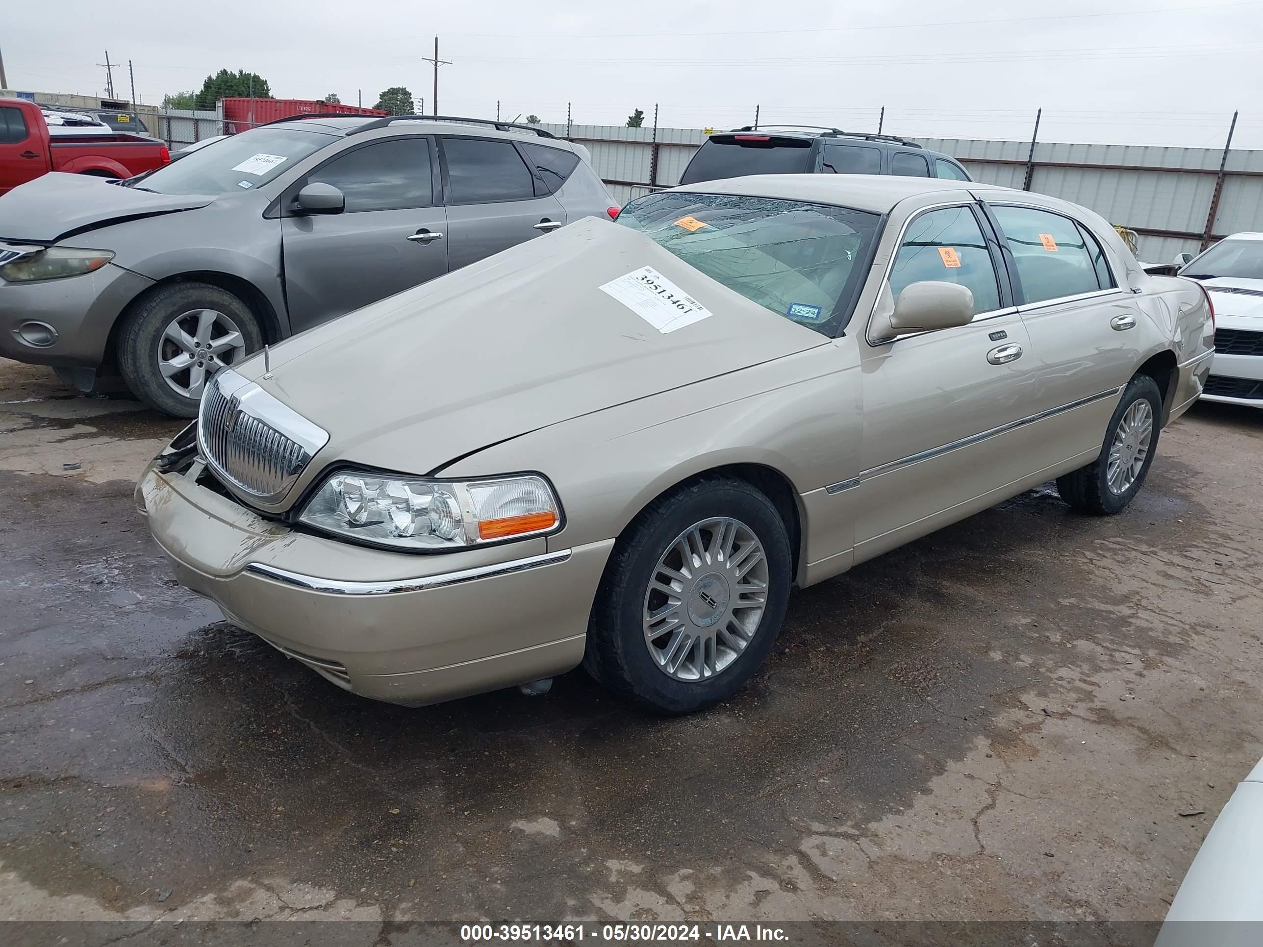 Photo 1 VIN: 2LNHM82V08X643231 - LINCOLN TOWN CAR 