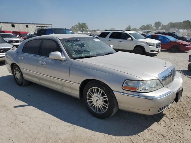 Photo 3 VIN: 2LNHM82V08X652169 - LINCOLN TOWN CAR S 