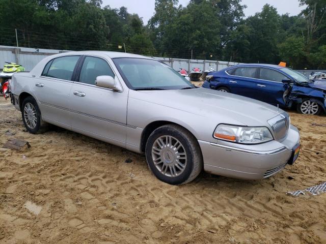 Photo 3 VIN: 2LNHM82V08X660692 - LINCOLN TOWN CAR S 