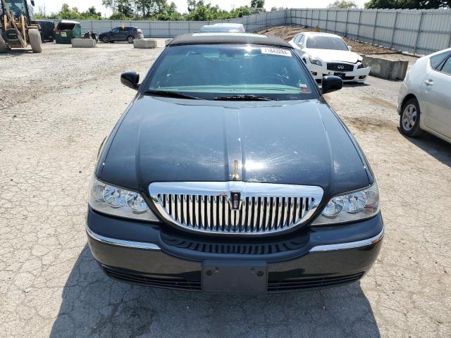 Photo 4 VIN: 2LNHM82V08X663575 - LINCOLN TOWN CAR S 