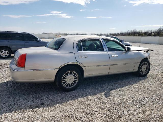 Photo 2 VIN: 2LNHM82V09X636636 - LINCOLN TOWNCAR 