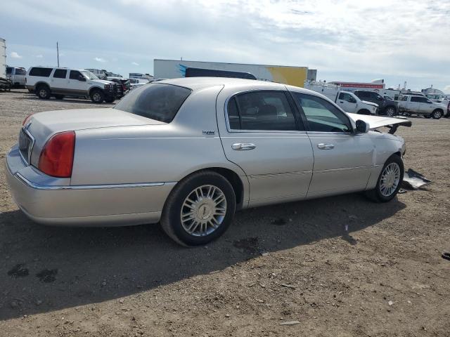 Photo 2 VIN: 2LNHM82V18X640855 - LINCOLN TOWN CAR S 