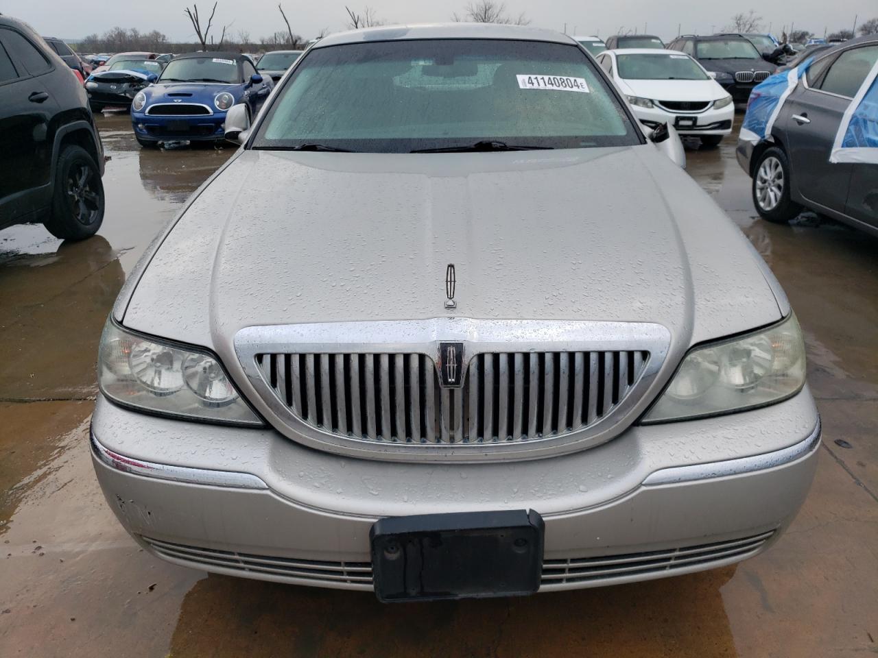 Photo 4 VIN: 2LNHM82V18X650057 - LINCOLN TOWN CAR 