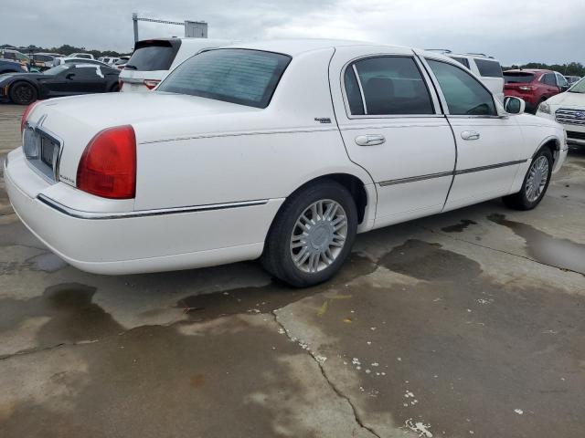 Photo 2 VIN: 2LNHM82V18X656358 - LINCOLN TOWN CAR S 