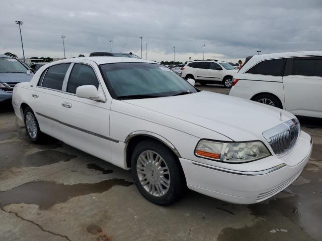 Photo 3 VIN: 2LNHM82V18X656358 - LINCOLN TOWN CAR S 