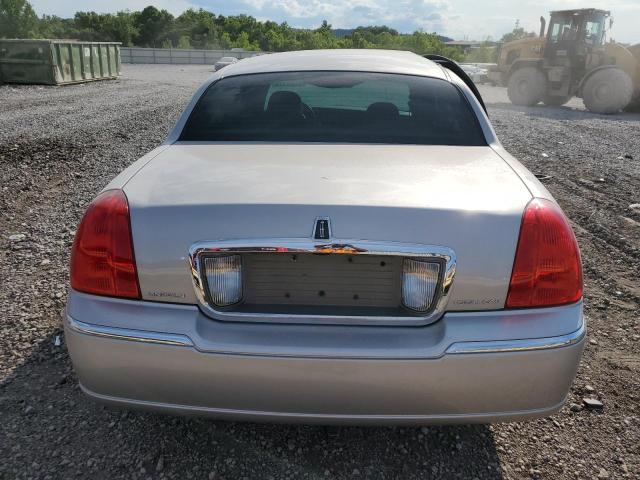 Photo 5 VIN: 2LNHM82V18X657610 - LINCOLN TOWNCAR 