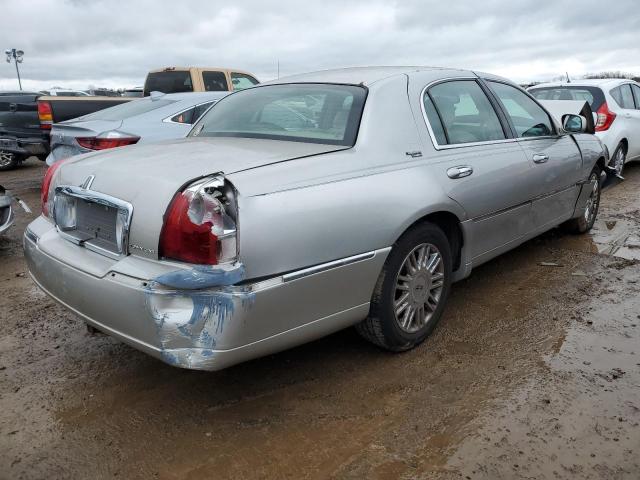 Photo 2 VIN: 2LNHM82V19X601314 - LINCOLN TOWN CAR S 