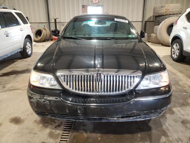 Photo 4 VIN: 2LNHM82V19X610823 - LINCOLN TOWNCAR 