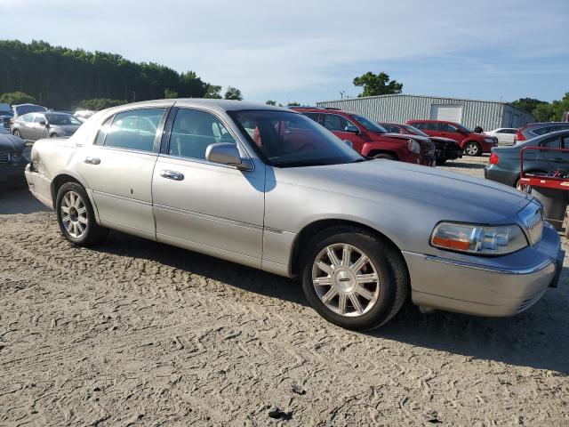 Photo 3 VIN: 2LNHM82V19X629470 - LINCOLN TOWNCAR 