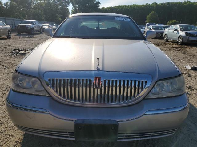 Photo 4 VIN: 2LNHM82V19X629470 - LINCOLN TOWNCAR 