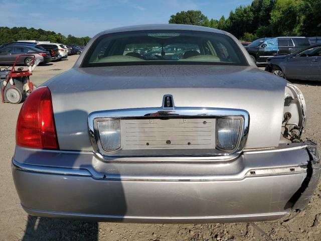 Photo 5 VIN: 2LNHM82V19X629470 - LINCOLN TOWNCAR 