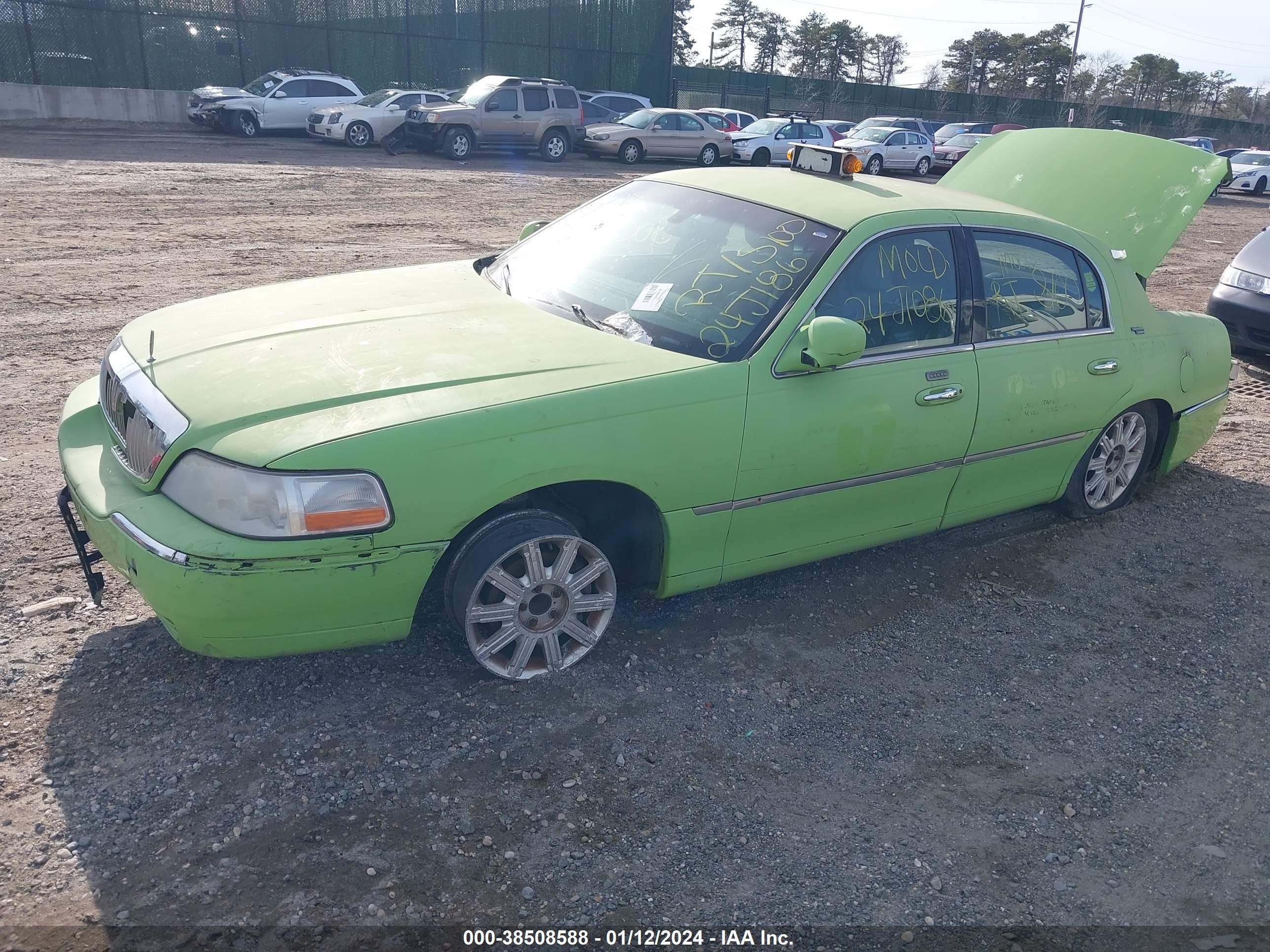 Photo 1 VIN: 2LNHM82V29X609874 - LINCOLN TOWN CAR 