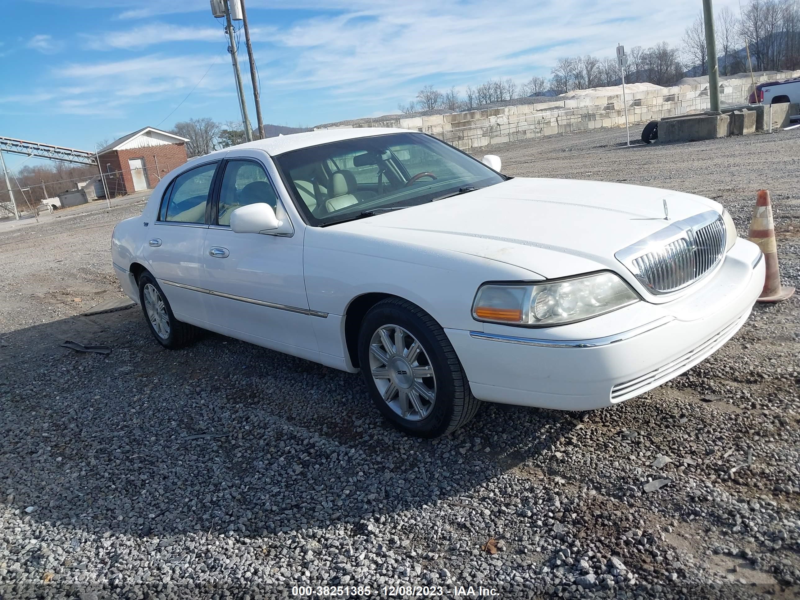 Photo 0 VIN: 2LNHM82V29X618087 - LINCOLN TOWN CAR 