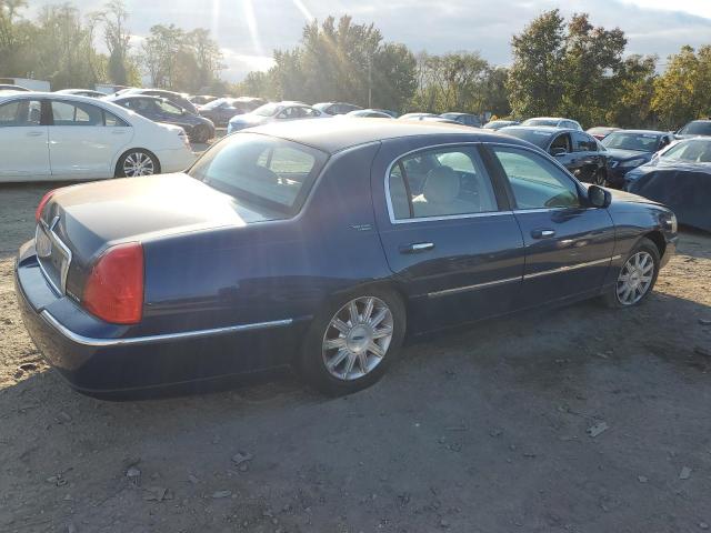 Photo 2 VIN: 2LNHM82V29X628733 - LINCOLN TOWN CAR S 