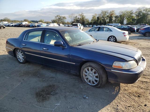 Photo 3 VIN: 2LNHM82V29X628733 - LINCOLN TOWN CAR S 