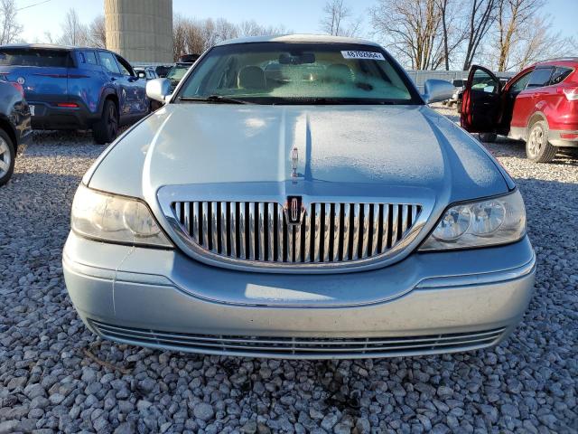 Photo 4 VIN: 2LNHM82V29X628747 - LINCOLN TOWNCAR 