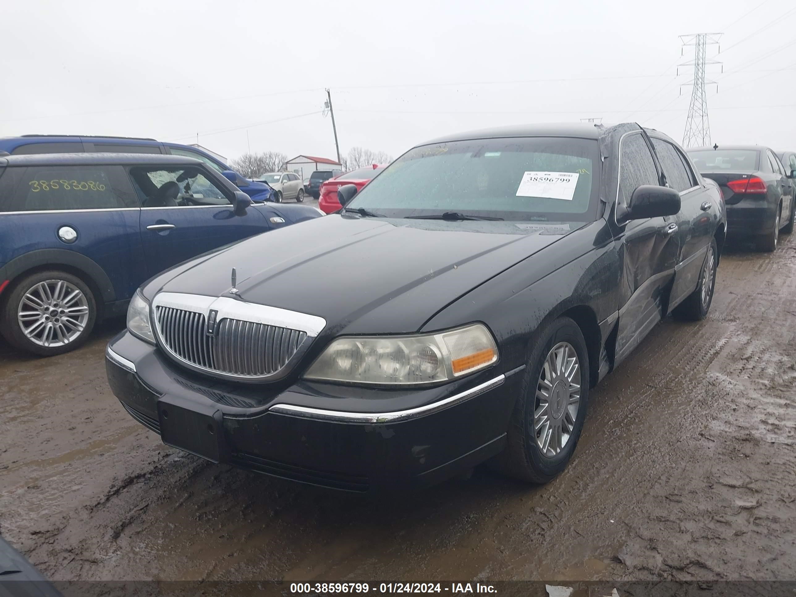 Photo 1 VIN: 2LNHM82V38X654465 - LINCOLN TOWN CAR 