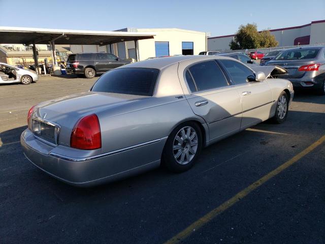 Photo 2 VIN: 2LNHM82V39X617319 - LINCOLN TOWNCAR 