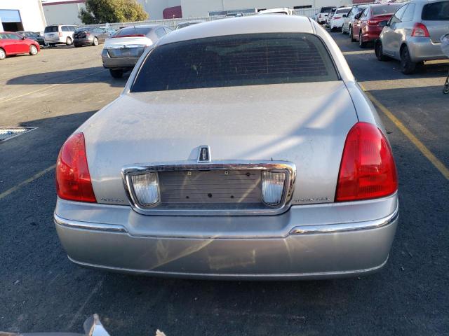 Photo 5 VIN: 2LNHM82V39X617319 - LINCOLN TOWNCAR 