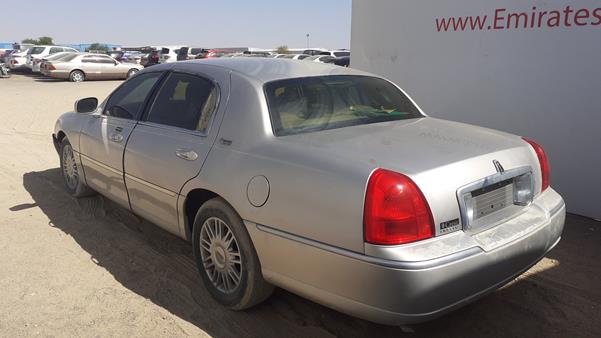 Photo 6 VIN: 2LNHM82V39X635738 - LINCOLN TOWN CAR 