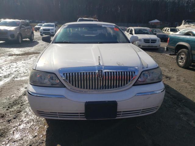 Photo 4 VIN: 2LNHM82V48X643118 - LINCOLN TOWNCAR 