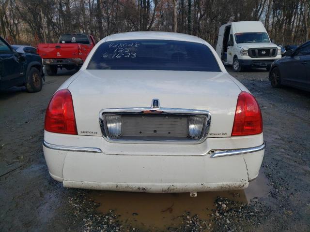 Photo 5 VIN: 2LNHM82V48X643118 - LINCOLN TOWNCAR 