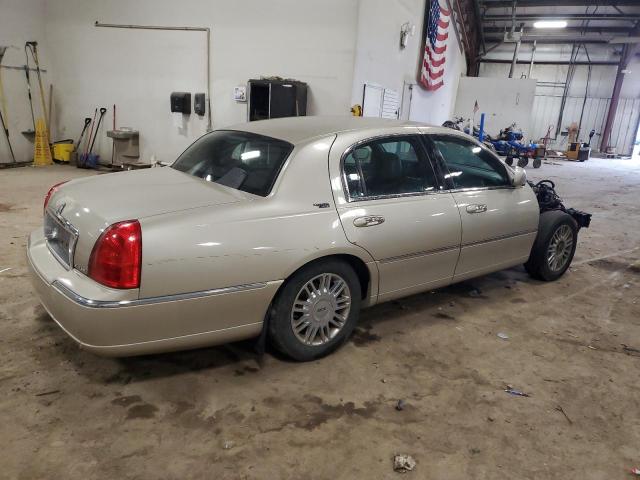 Photo 2 VIN: 2LNHM82V49X635487 - LINCOLN TOWN CAR S 