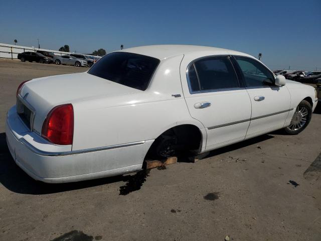 Photo 2 VIN: 2LNHM82V59X616835 - LINCOLN TOWN CAR S 