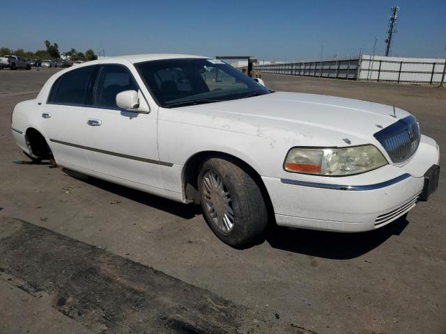 Photo 3 VIN: 2LNHM82V59X616835 - LINCOLN TOWN CAR S 