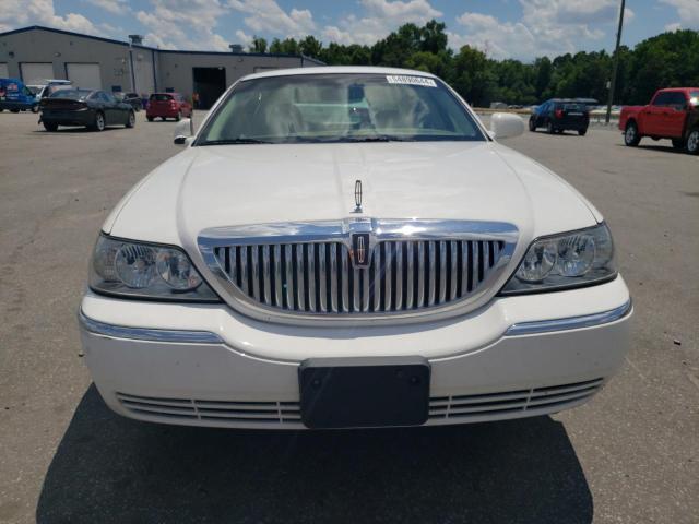 Photo 4 VIN: 2LNHM82V59X625924 - LINCOLN TOWNCAR 