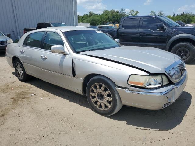 Photo 3 VIN: 2LNHM82V68X648515 - LINCOLN TOWNCAR 