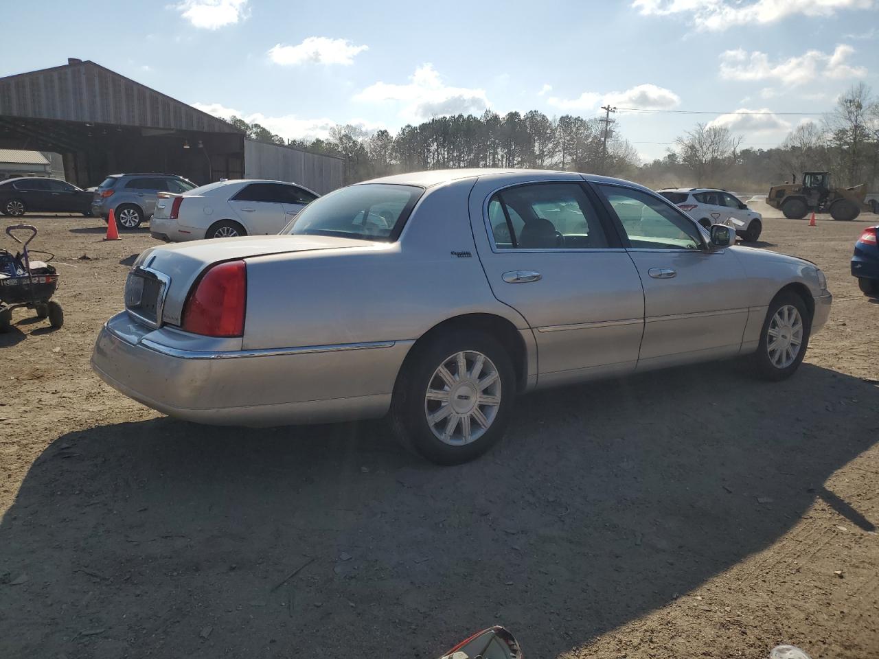 Photo 2 VIN: 2LNHM82V69X601194 - LINCOLN TOWN CAR 