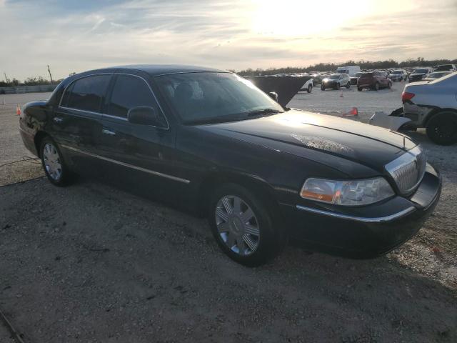 Photo 3 VIN: 2LNHM82V69X627584 - LINCOLN TOWNCAR 