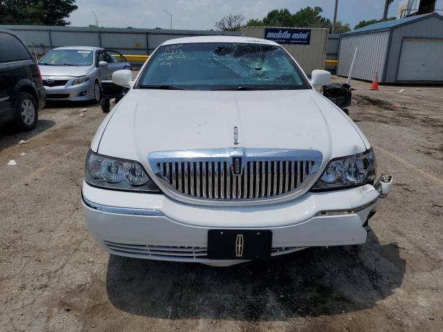 Photo 4 VIN: 2LNHM82V69X635569 - LINCOLN TOWN CAR S 