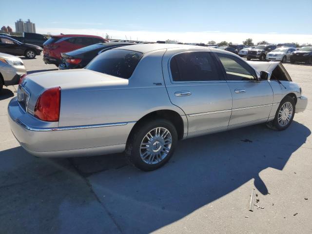 Photo 2 VIN: 2LNHM82V88X652887 - LINCOLN TOWNCAR 