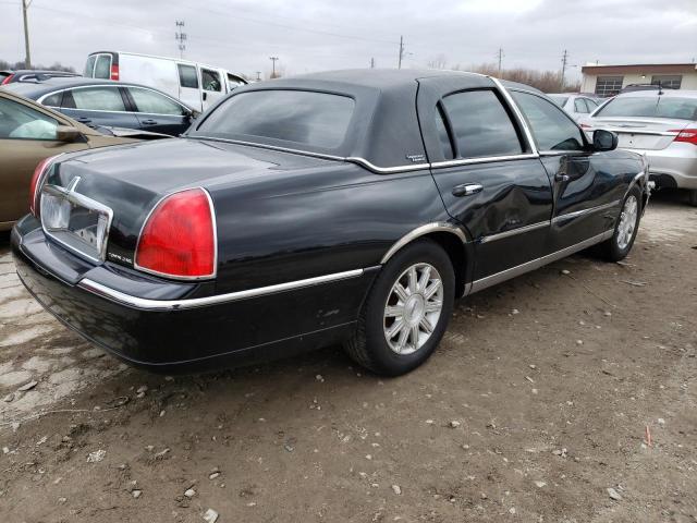 Photo 2 VIN: 2LNHM82V98X642093 - LINCOLN TOWN CAR S 