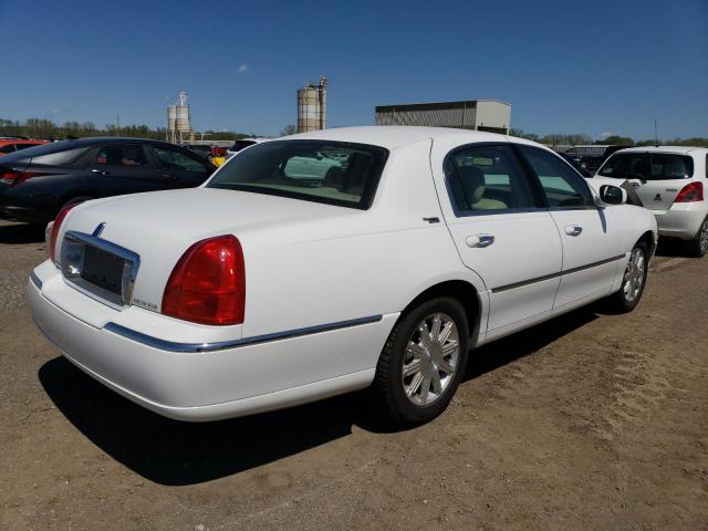 Photo 2 VIN: 2LNHM82V99X631578 - LINCOLN TOWNCAR 