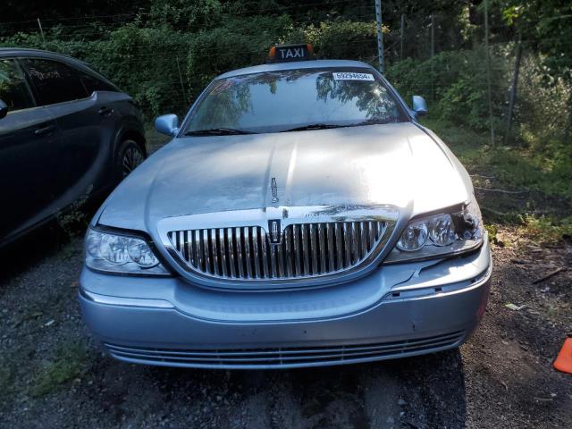 Photo 4 VIN: 2LNHM82V99X635694 - LINCOLN TOWN CAR S 